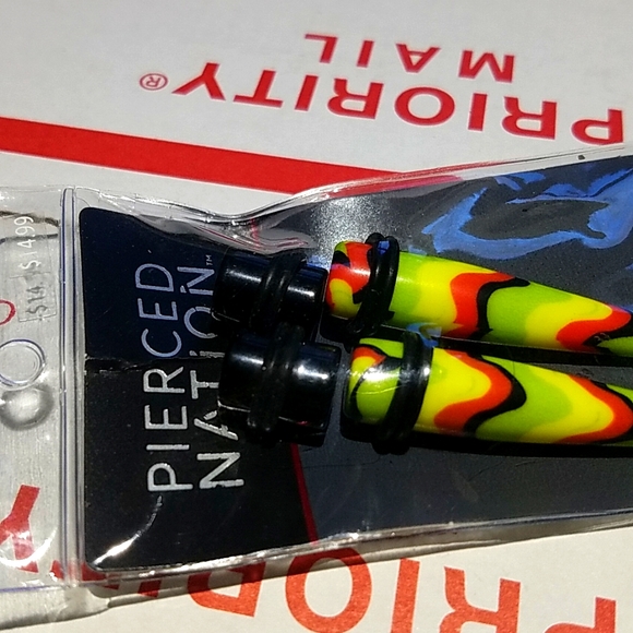 NWT PIERCED NATION MULTICOLOR PATTERN ACRYLIC PLUGS TAPERS 00G 10mm - Picture 3 of 4
